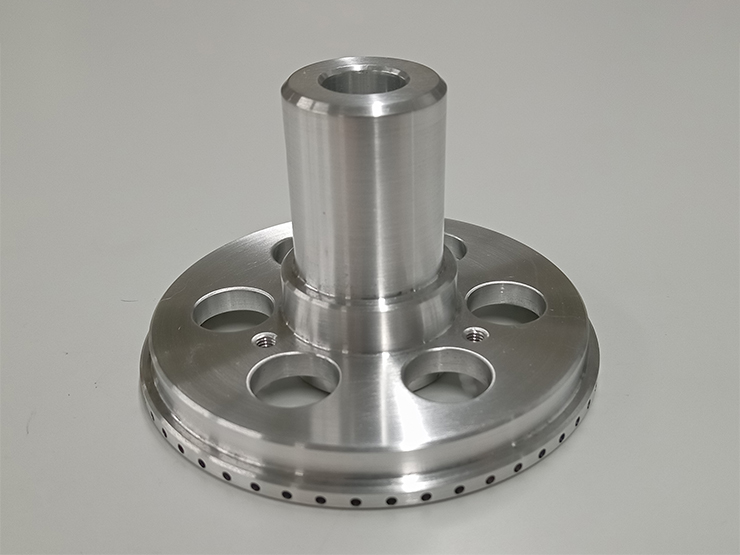 薄物フランジにおける側面多数穴の高精度加工 | 精密切削 スピード加工センター.com